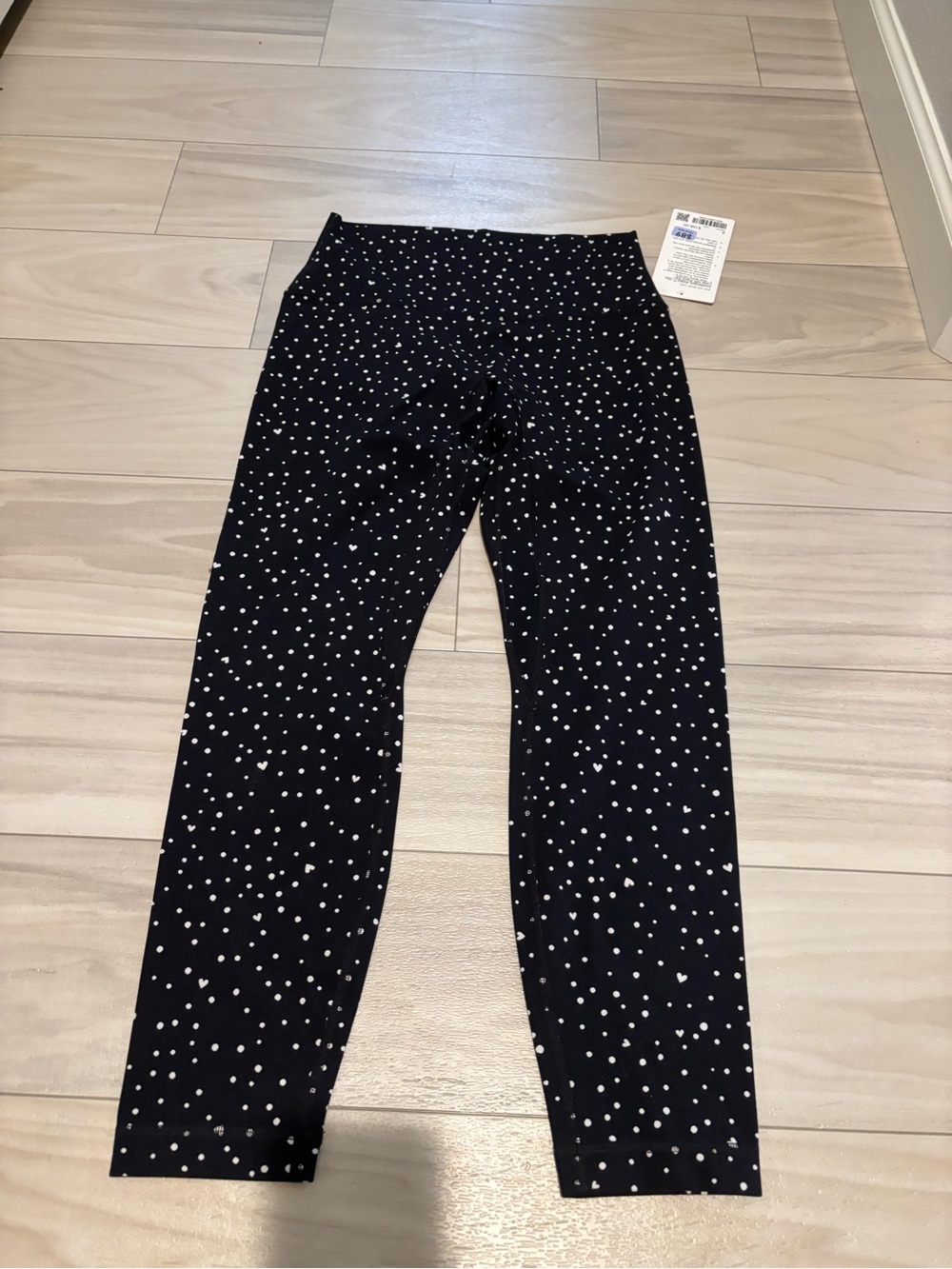 Lululemon size 8 scattered hearts 25” Align Leggings - NWT